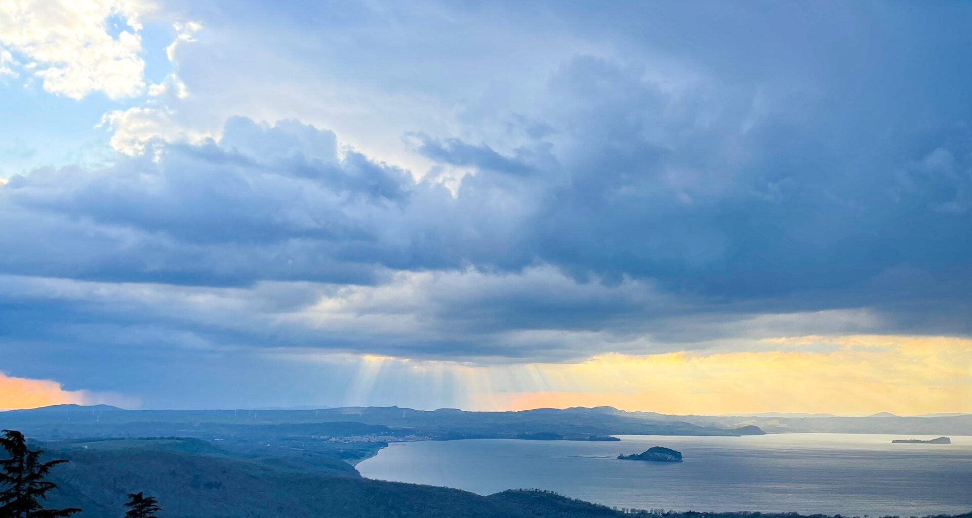 The largest volcanic lake in Europe last night at sunset. lakebolsena / Italy