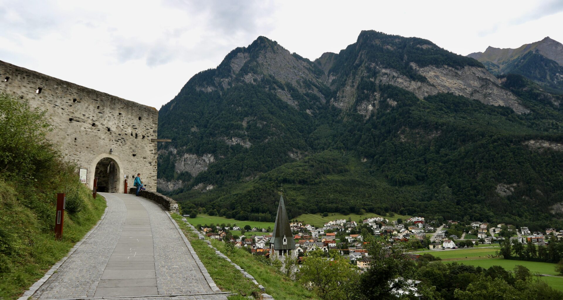 Path to the Balzers castle, Balzers, Liechtenstein [OS][OC][5184x3456]