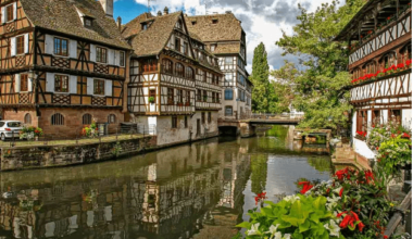 A quiet day on the Rhine River (Strasbourg, Alsace, northeastern France)