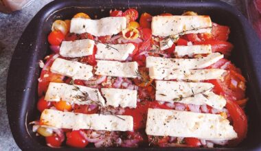 Griechischer Feta-Auflauf mit Tomaten und Brotboden