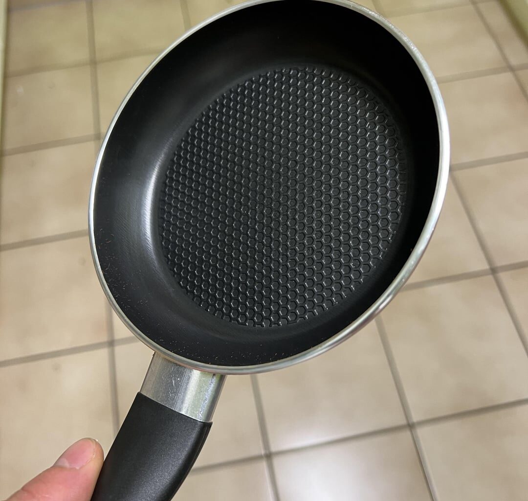 Meine Pfanne von Aldi riecht komisch beim kochen.