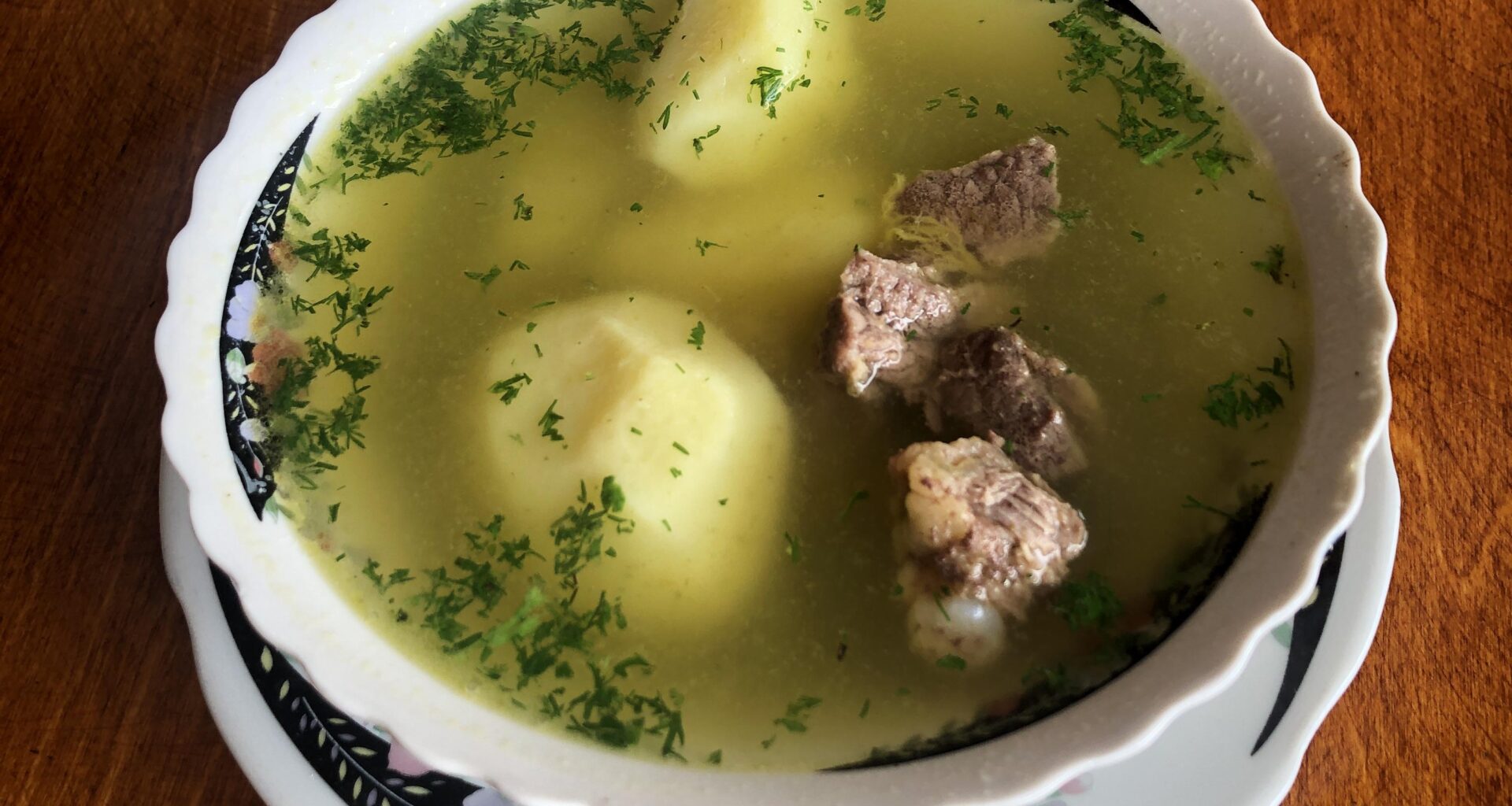 Kolumbianische Caldo de costilla