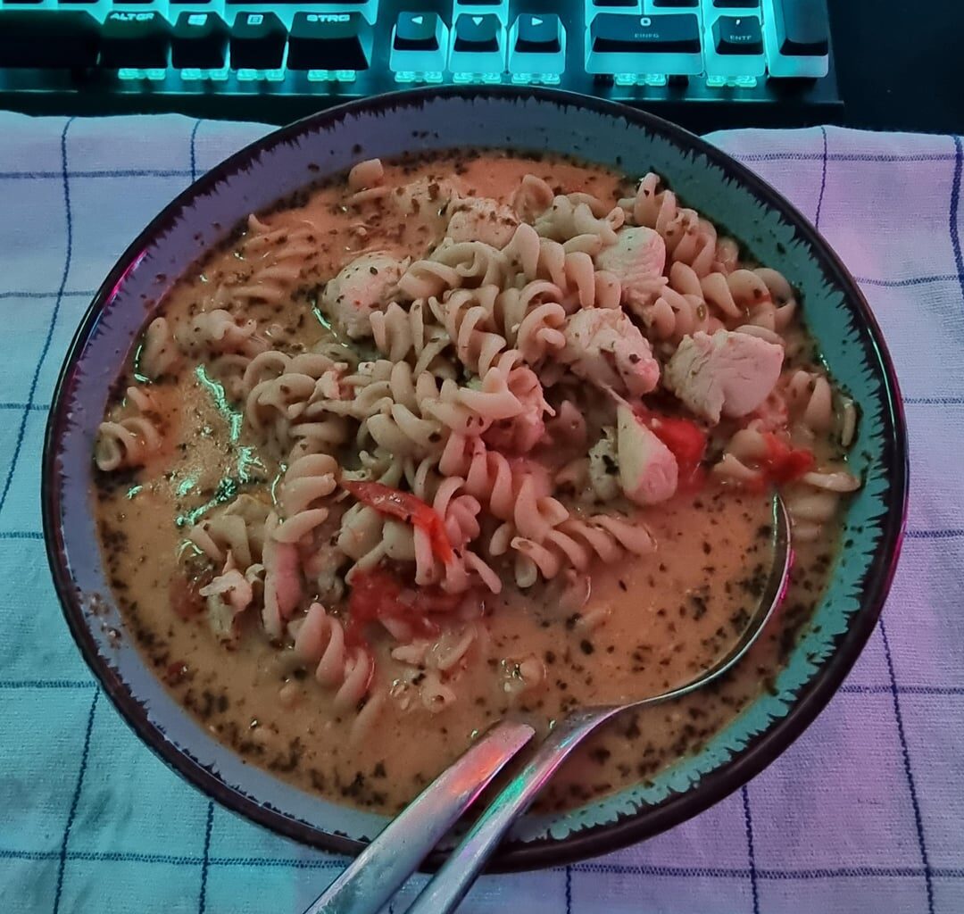 Letzte Woche von Hotel Mama ausgezogen und seit dem jeden tag am kochen. Heute habe ich einen Eintopf gemacht. :)