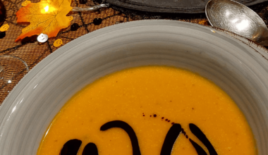 Kürbissuppe und Kürbisravioli