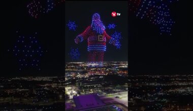 Record-breaking drone show sees giant Santa tower over Texas town  #shorts