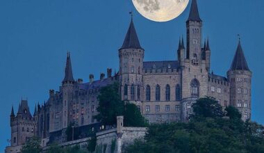 Hohenzollern Castle, Germany Photo by @merbes_