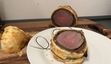 Beef Wellington - leider nicht im Bild aber dazu eine Orangen-Rotwein-Soße 10/10