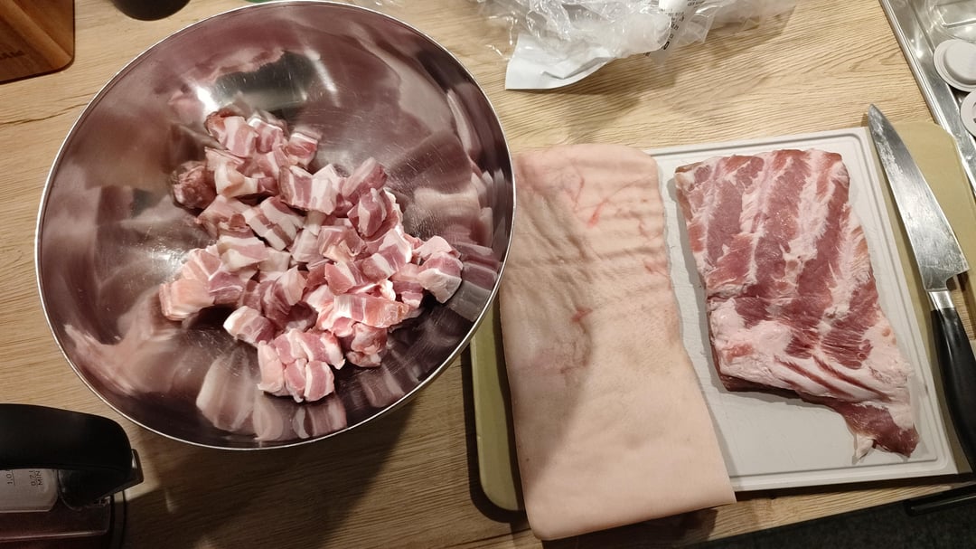 Vorbereitung fürs selbstgemachte Hackfleisch/Bratwurst