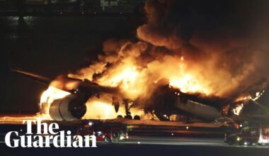 Japan: plane engulfed in flames after colliding with coastguard aircraft