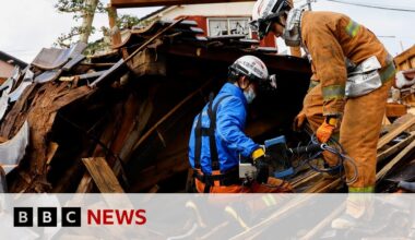 Japan earthquake: Race to find survivors as rescue window closes - BBC News