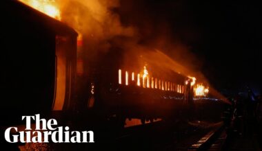 Bangladesh: several people killed in apparent arson attack on train