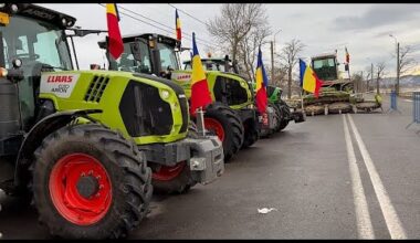 Agriculteurs et routiers roumains bloquent le transit de camions venus d'Ukraine