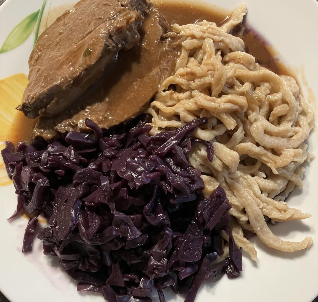 Rehbraten mit Spätzle und Rotkraut