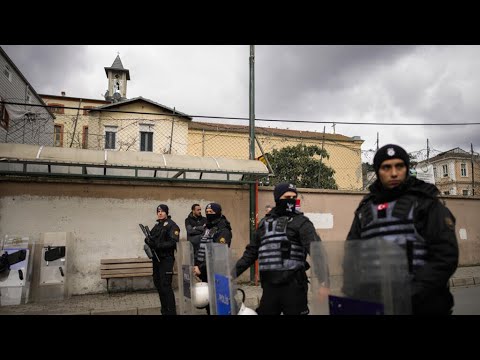 Masked assailants launch deadly attack on Italian church in Istanbul • FRANCE 24 English