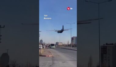 Military plane makes low-altitude emergency descent metres above Turkish city #shorts #aviation