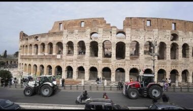 Italie : les agriculteurs font défiler des tracteurs le long du Colisée