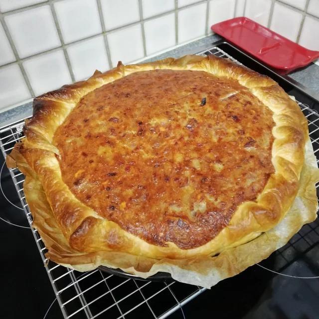 Selbstgemachter Zwiebel-Käse-Kuchen