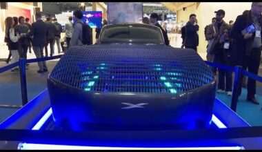 Une voiture volante fait sensation au salon mondial du mobile de Barcelone