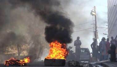 Armed gangs try to take control of Haiti's main airport after jailbreak • FRANCE 24 English