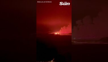 Airline passenger films dramatic bird's eye view of Icelandic volcanic eruption