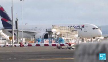 Boeing 737 de United llega a su destino sin un panel externo del fuselaje