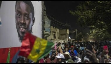 Sénégal : les premiers résultats donnent le candidat antisystème en tête