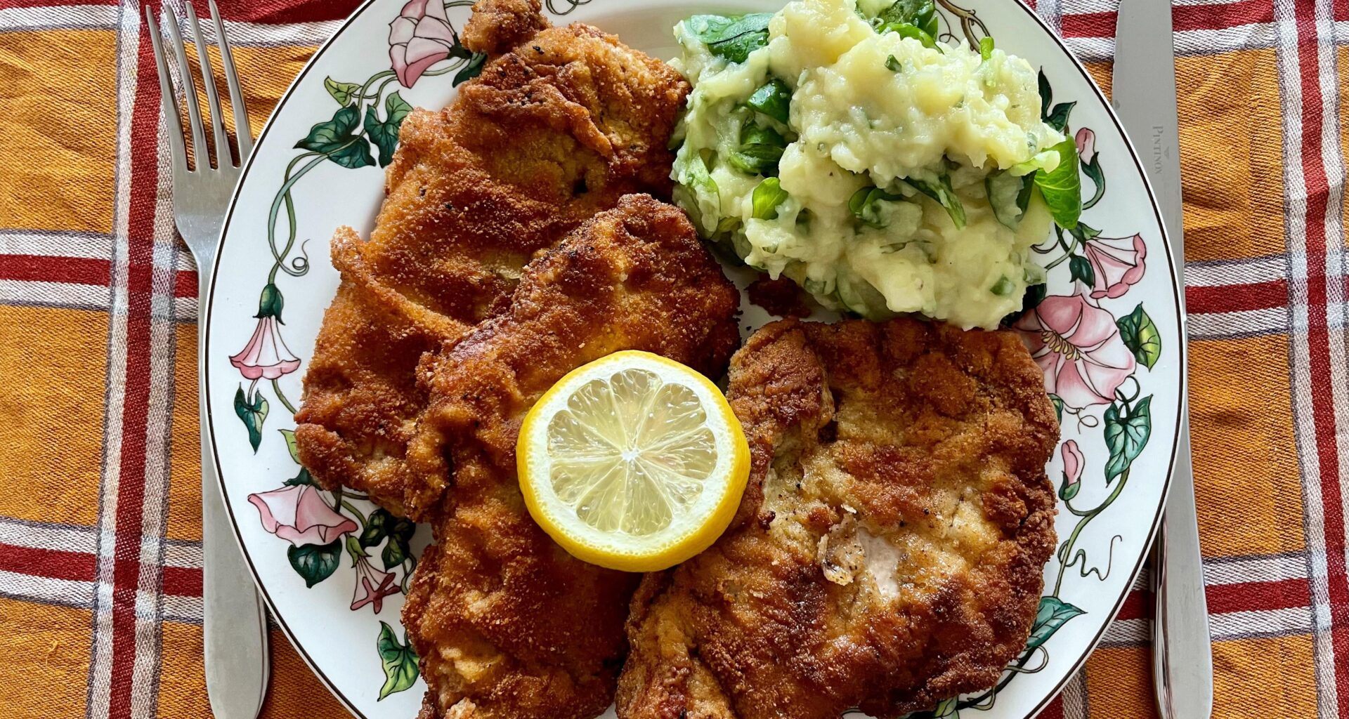 Schnitzel und Kartoffelsalat