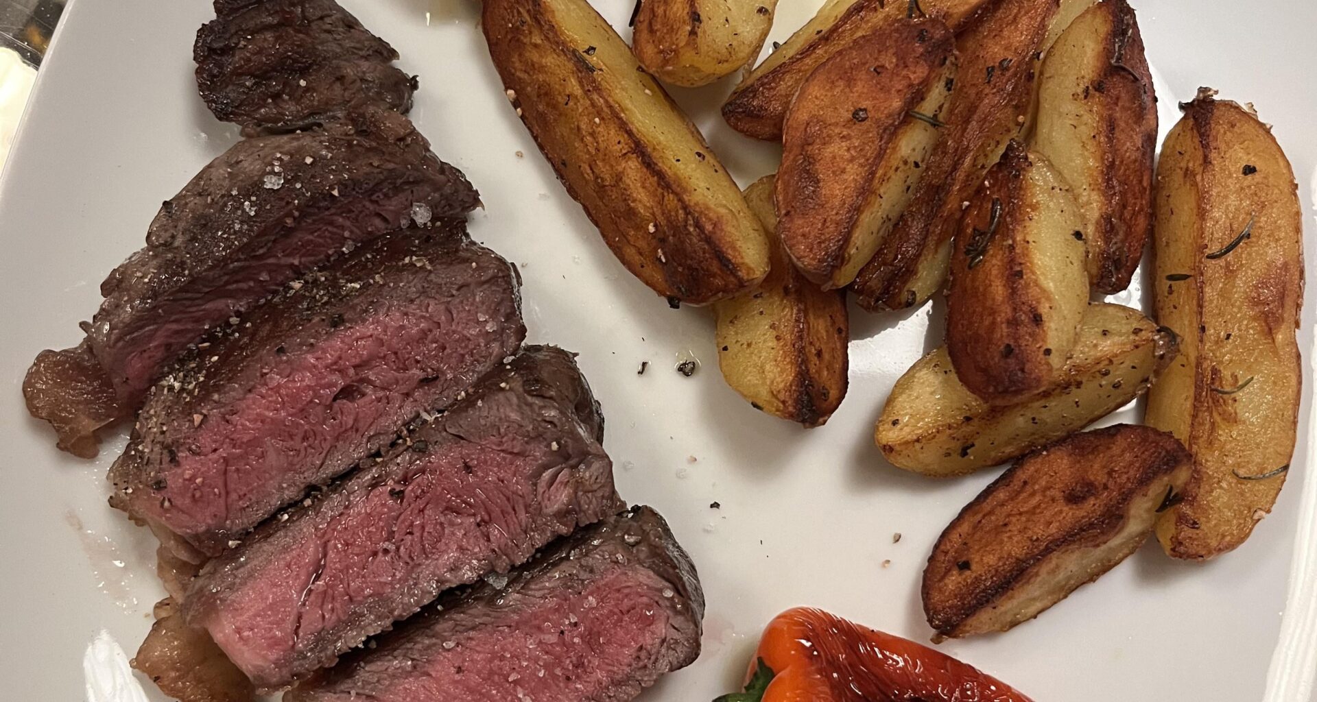 Rumpsteak mit Rosmarinkartoffeln und Pimientos