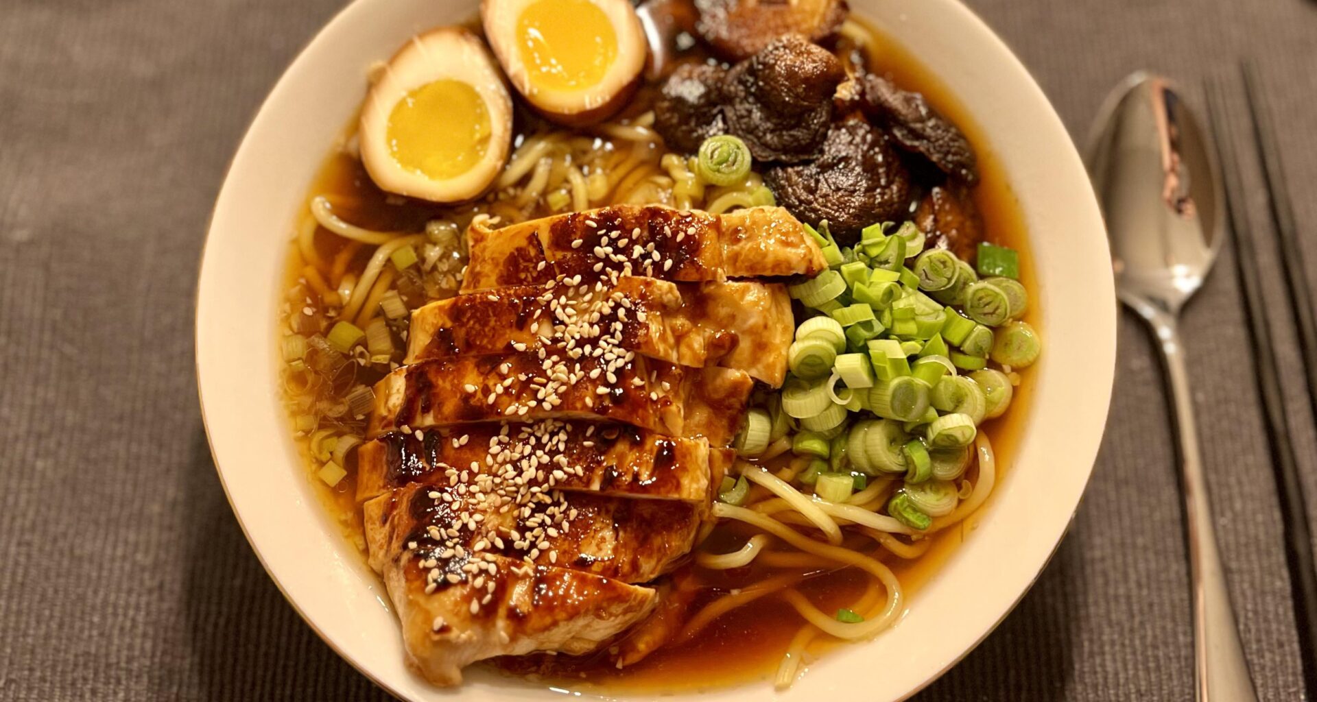 Gestern gab es Shoyu Ramen mit Hähnchenbrustfilet