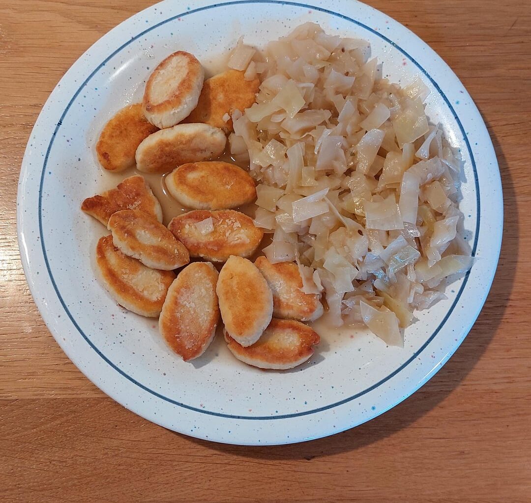 Topfennudeln mit gedünstetem Weißkraut