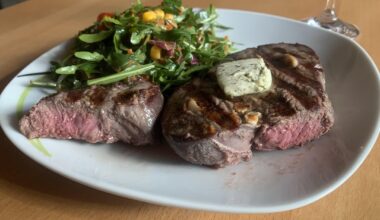 Rinderfilet vom Optigrill mit Rucola-Salat