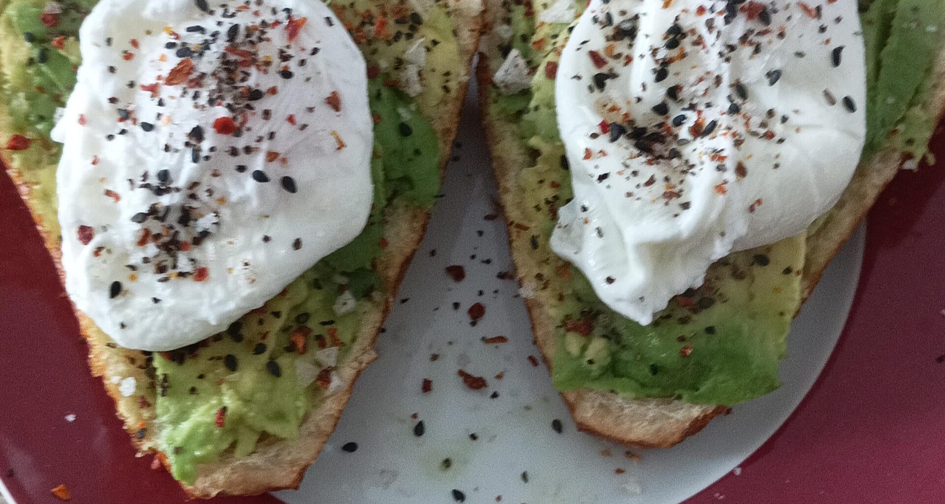 Avocadobrötchen mit Ei