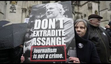 La justice britannique retarde l'extradition de Julian Assange