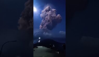 Indonesia's Mount Ruang continues to erupt, spewing smoke and lava | DW News