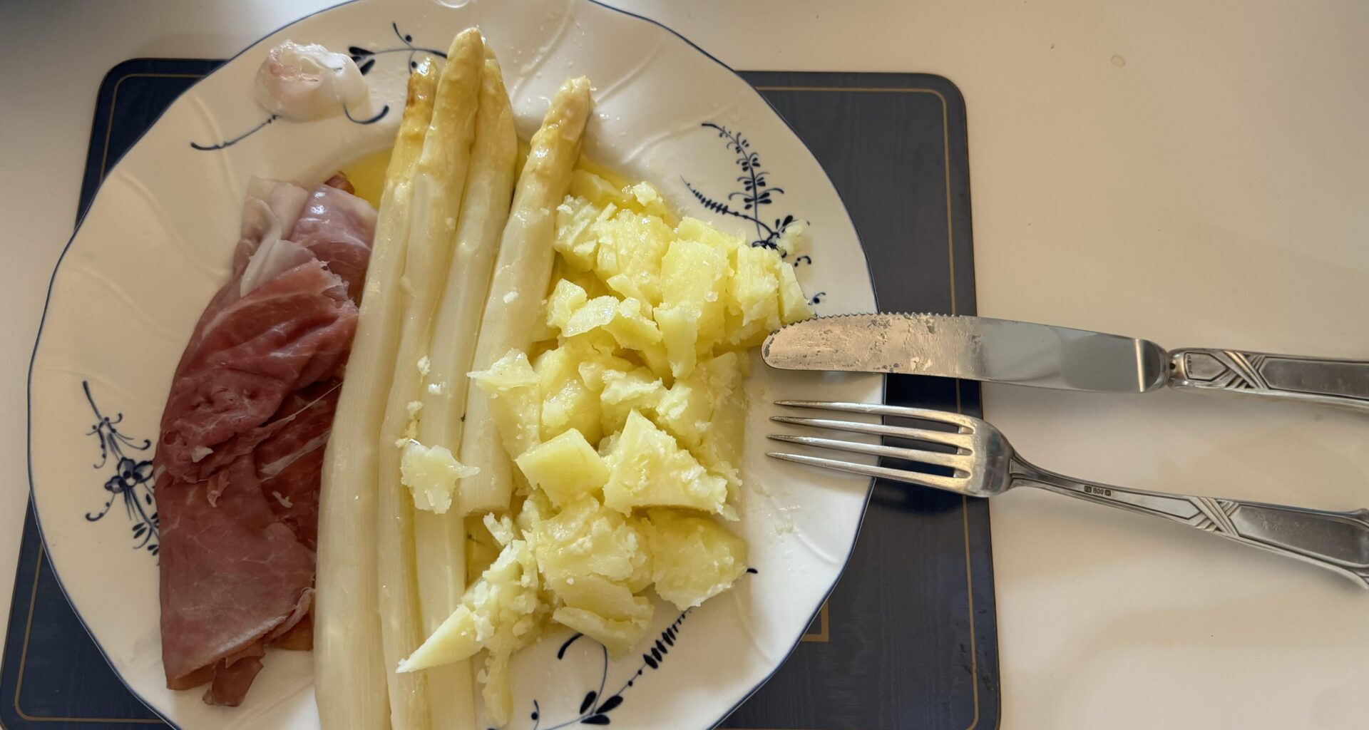 Spargel aus dem Römertopf