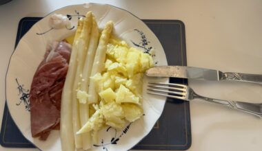 Spargel aus dem Römertopf