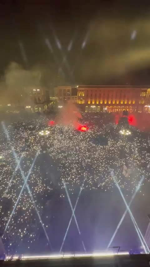 Inter fans celebrate at Piazza Duomo. It looks spectacular.