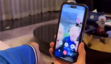 [Inter Xtra] Federico Dimarco on FaceTime with Steven Zhang at full-time following AC Milan-Inter: “DAIIII STEVEN…..BONUSSSSS” 😭🤣