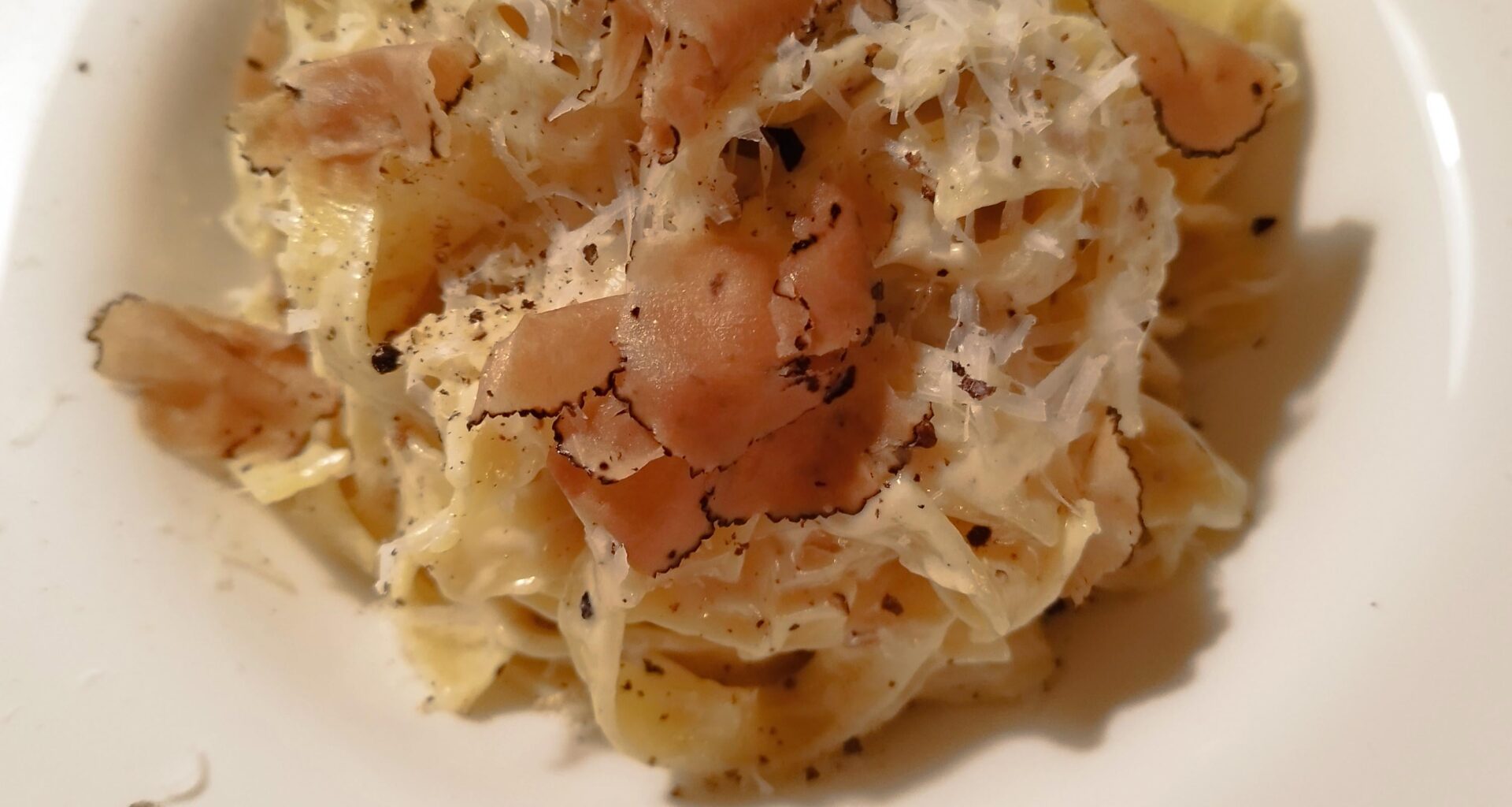 Tagliatelle mit günstigem Sommertrüffel