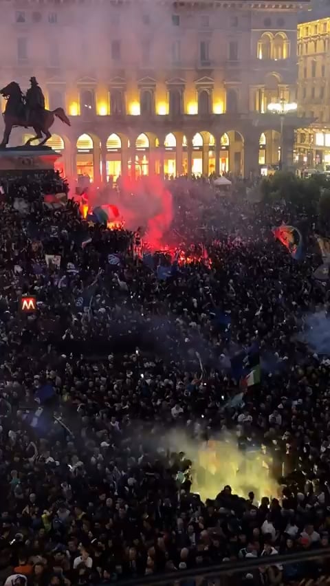 Completely packed, it looks incredible. A sea of Interisti ⚫️🔵