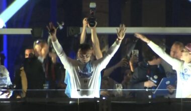 [Mari] The players words on the balcony of Piazza Duomo: (Lautaro): “Thank you, thanks everyone. You have been very important for us, this title is yours too, you were the extra man. I want to thank all my teammates, the managers, the families. Now is the time to enjoy this. Nobody sleeps today!”