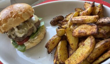 Burger mit selbst gemachten Buns