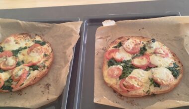 Fladenbrot"pizza". :)