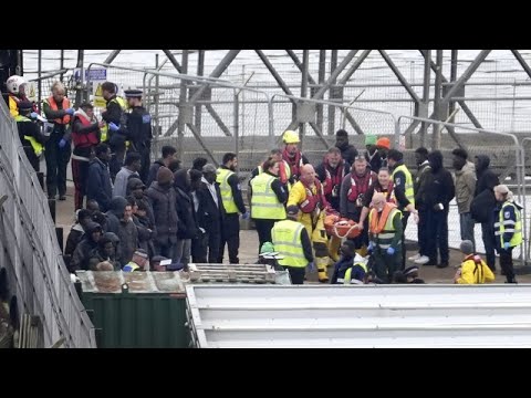 La police britannique arrête des migrants pour les expulser au Rwanda