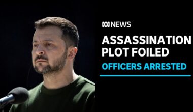 Ukrainian officers arrested over alleged plot to kill President Volodymyr Zelenskyy | ABC News