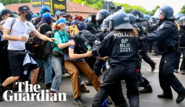 Germany: police clash with hundreds of climate protesters trying to storm Tesla plant