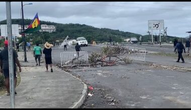 No Comment : Les habitants de Nouméa s'unissent pour déblayer les rues