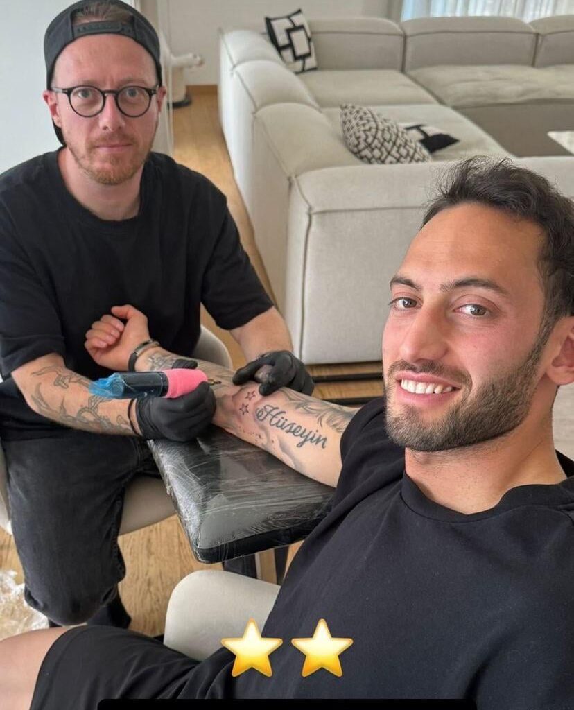 Hakan Calhanoglu got a ⭐️⭐️ tattoo!