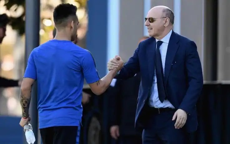 [Guarro] The timeline of Lautaro’s renewal: “It will be done by Christmas.” “It’s done after the holidays.” “It will be done by spring.” “It will be done by the end of the season.” “It’s time for the start of the retreat.”