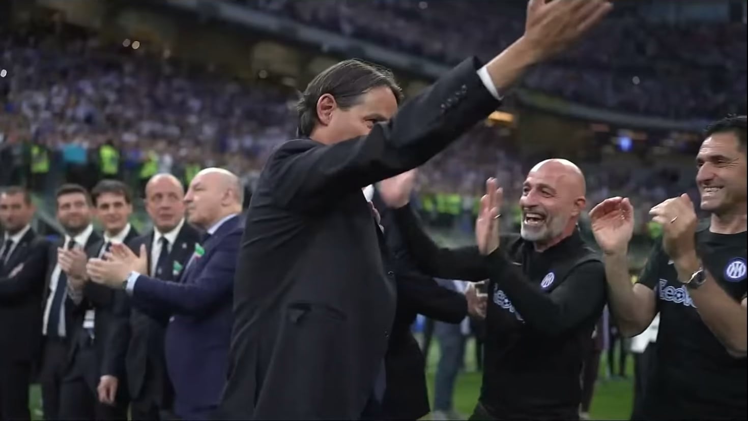 Simone Inzaghi and his staff going cray 🖤💙